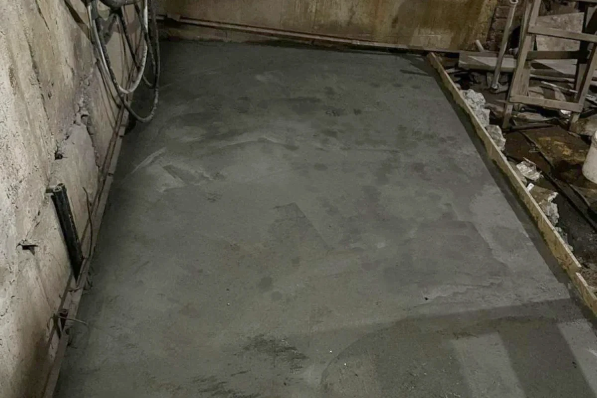 Бетонні роботи в Миколаєві - заливка монолітної бетонної плити підлоги в приміщенні на підготовлену основу